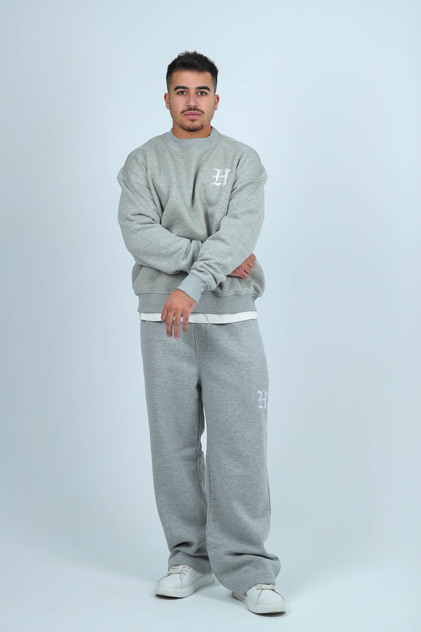 THE GOTHIC CREWNECK
