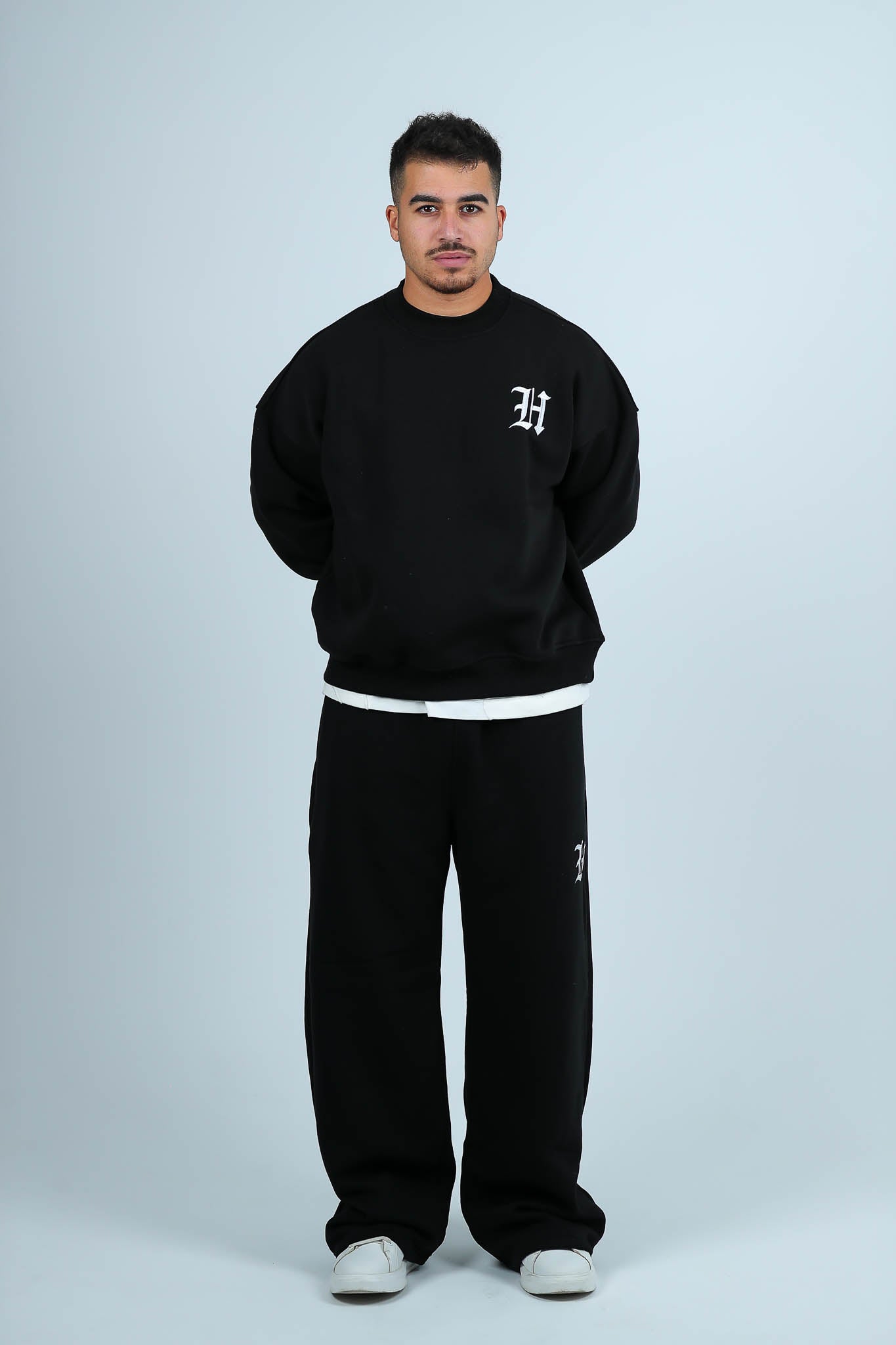 THE GOTHIC CREWNECK