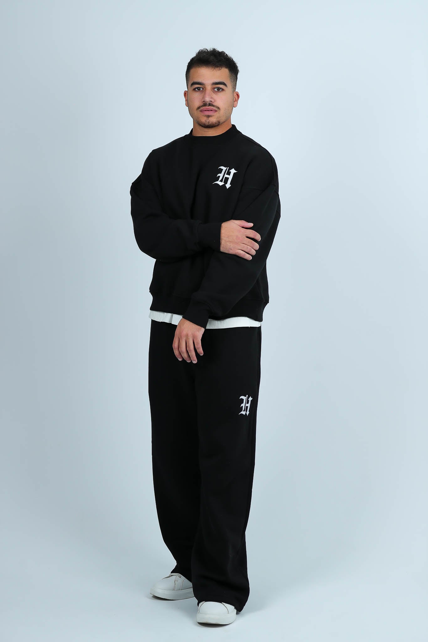 THE GOTHIC CREWNECK